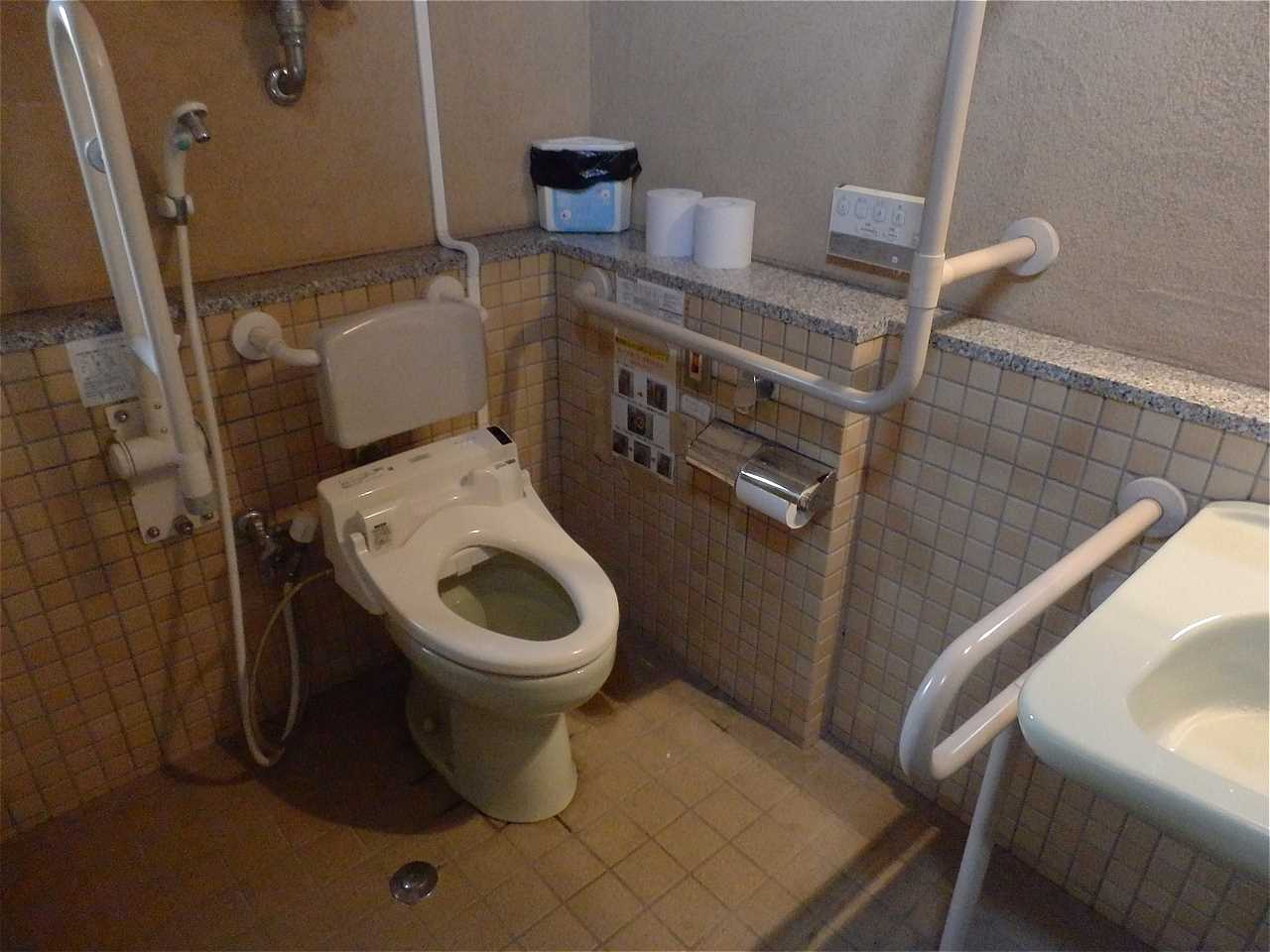 【4】多機能トイレ内部 藤白神社-4.jpg
